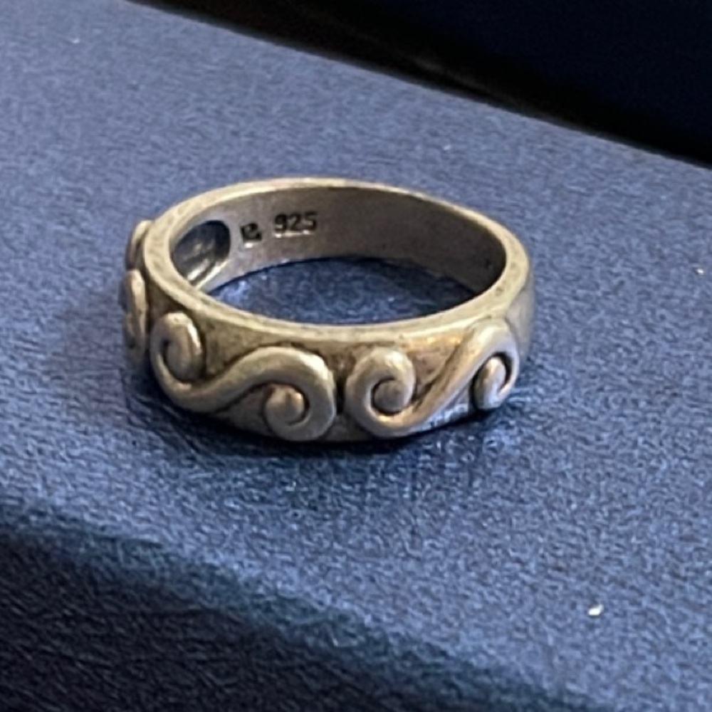 Elegant Silver Swirl Ring.   Gift